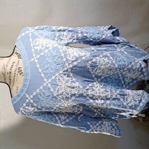 Kindred Women's Top Baby Doll Lace Applicae Bell Sleeves Size Medium Blue&White